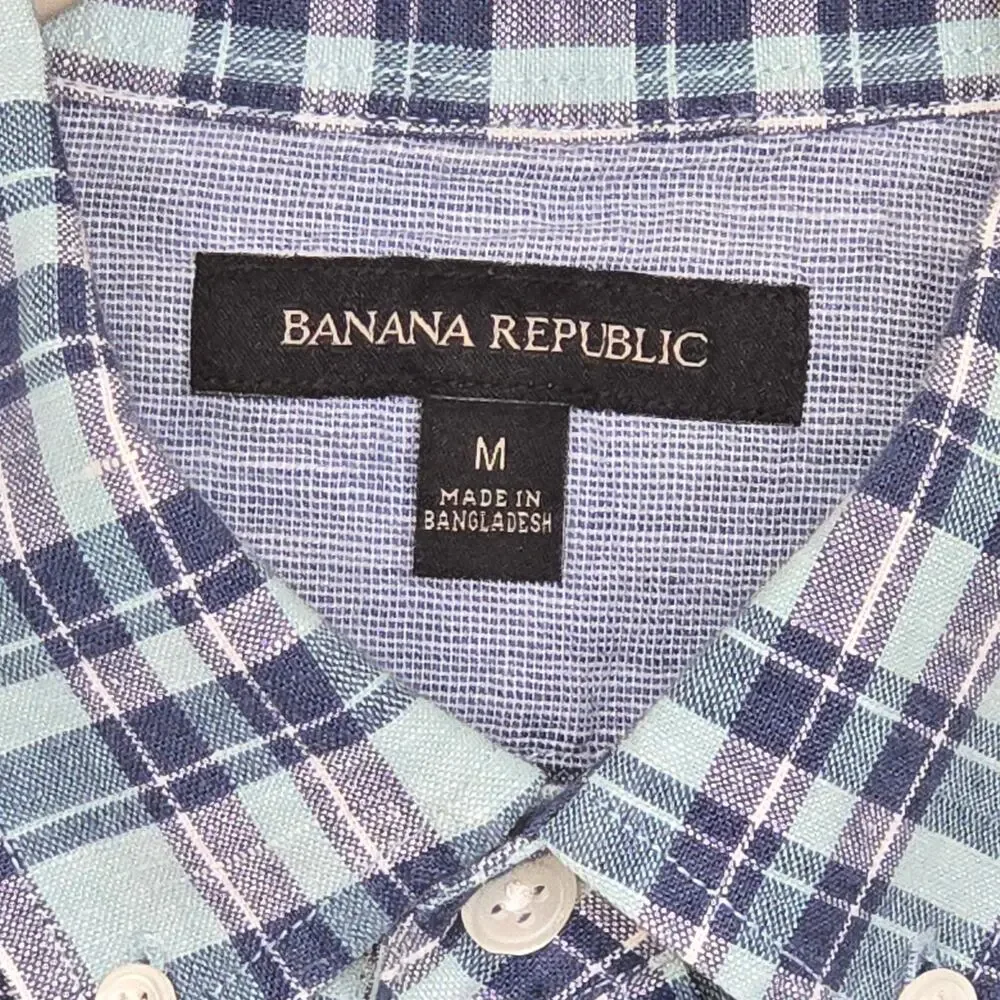 Banana Republic Men’s Button Up Blue Plaid Shirt. Size Medium.